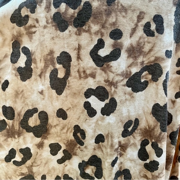 Leopard and Sequin Hi-Low Top - Picture 8 of 9